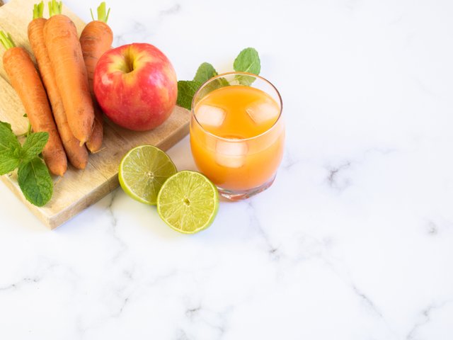 A fresh fruit and vegetable smoothie on a marble worktop