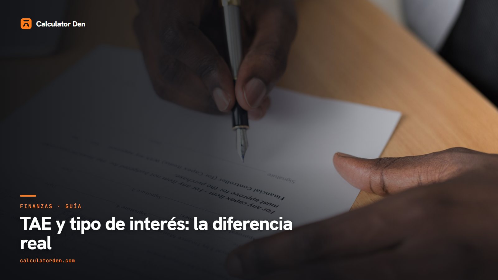 Un contrato de préstamo y un bolígrafo sobre un escritorio, que ilustran la diferencia entre la TAE y el tipo de interés