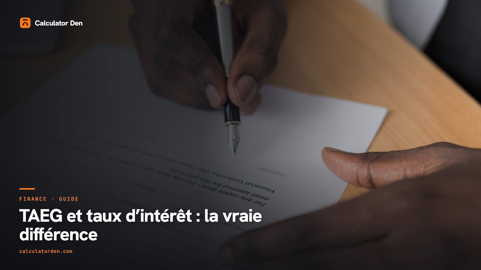 Un contrat de prêt et un stylo sur un bureau, illustrant la différence entre le TAEG et le taux d'intérêt
