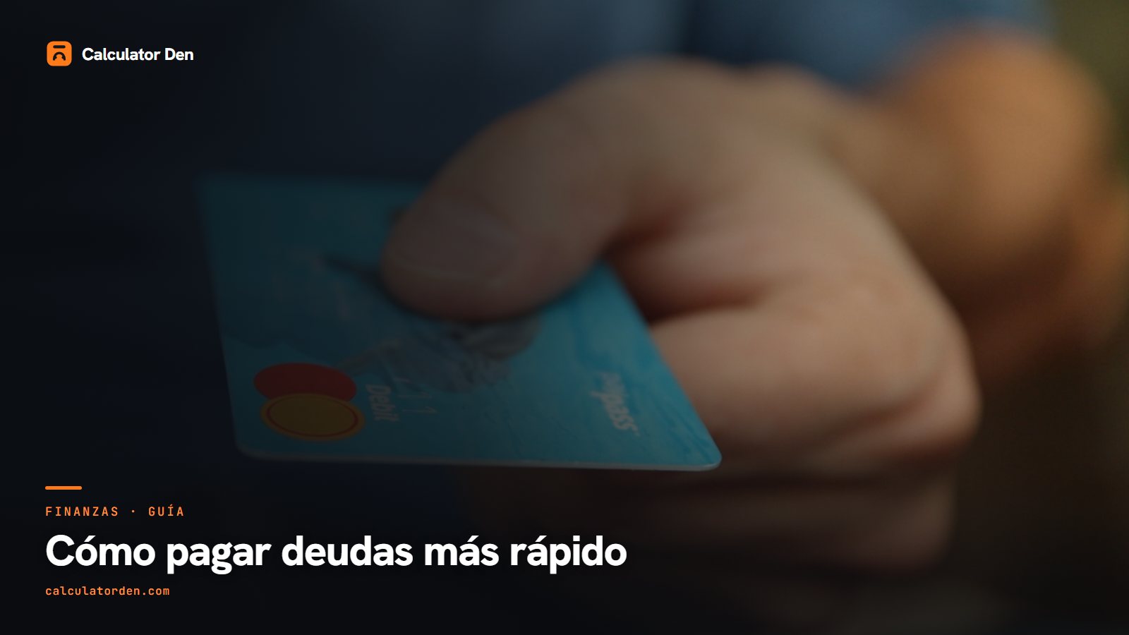 Una tarjeta de crédito sobre una superficie oscura, que ilustra un plan para pagar deudas
